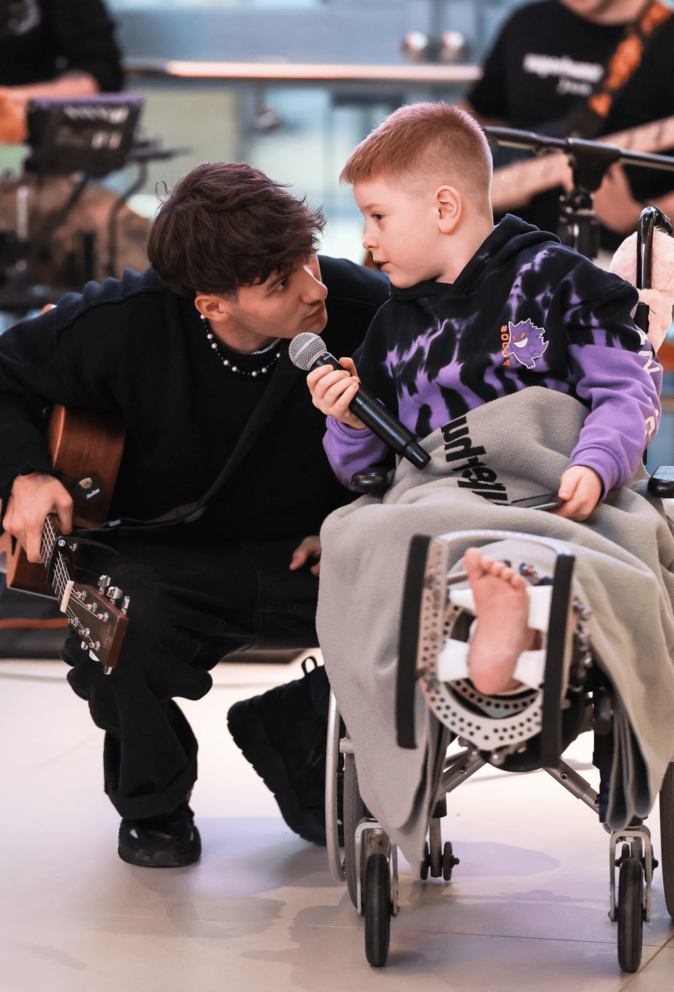 YAKTAK здійснив мрію хлопчика з Херсона, який втратив ногу через обстріл: відео до сліз